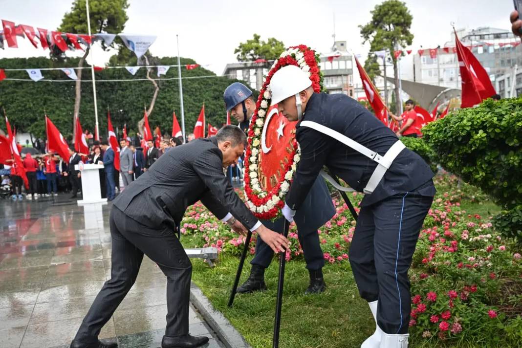 Antalya’da Cumhuriyet Yağmurla Kutlandı 3